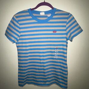 Levi’s women’s t-shirt. New with tags* size XS